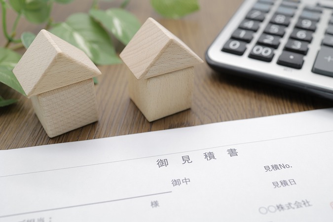 見積書と家の模型