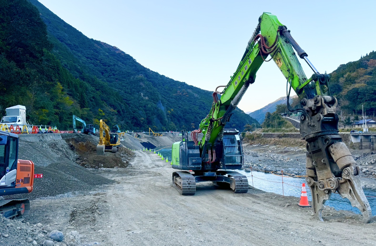 坂本町　水害復旧擁壁解体