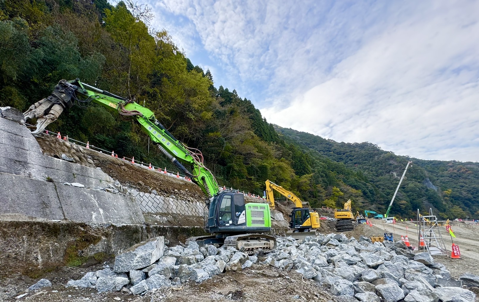 坂本町　水害復旧擁壁解体