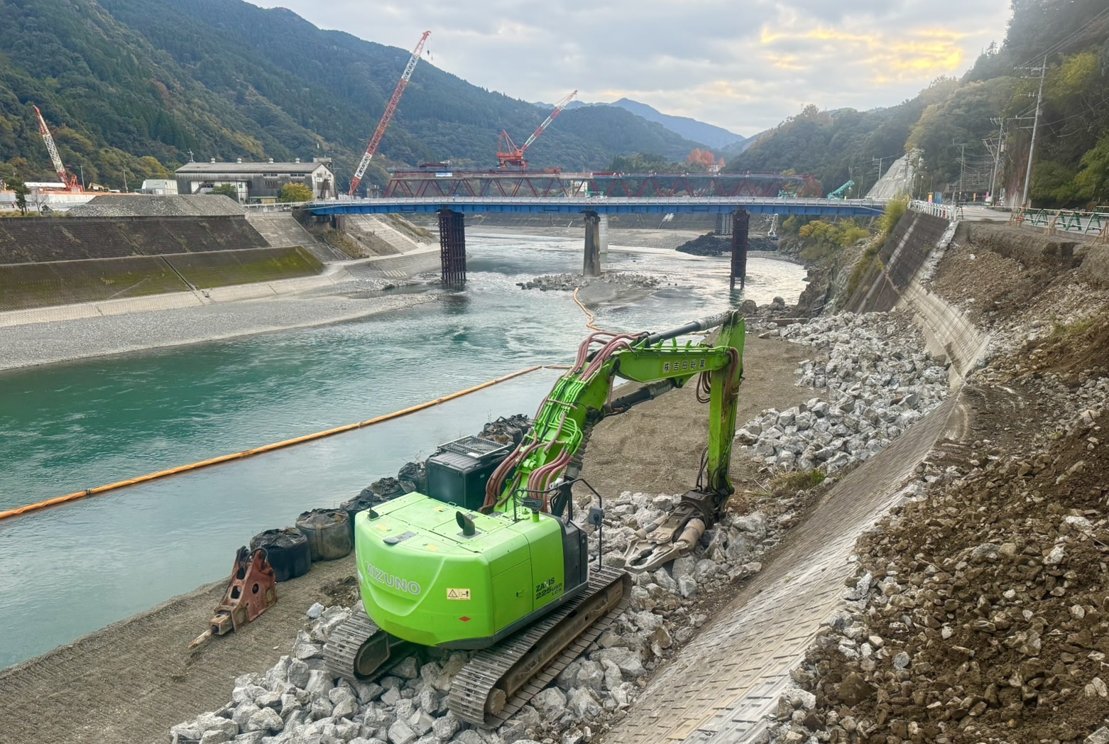 坂本町　水害復旧擁壁解体